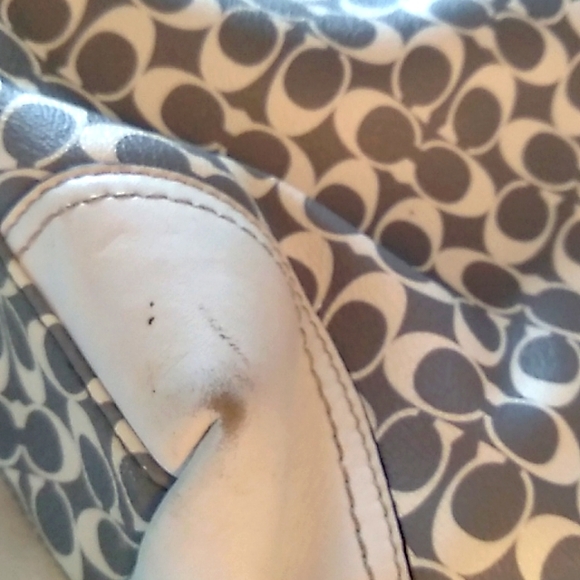 HOST PICK! VTG Coach leather bag in gray/pink/cream with cherry red lining - Picture 5 of 9